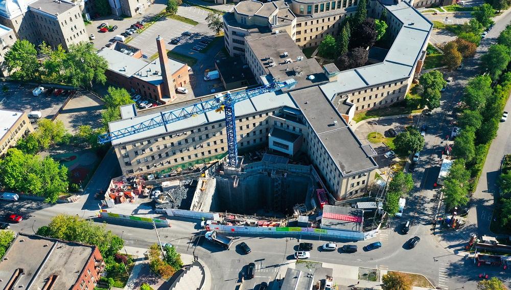 Vue à vol d'oiseau de la station Édouard-Montpetit